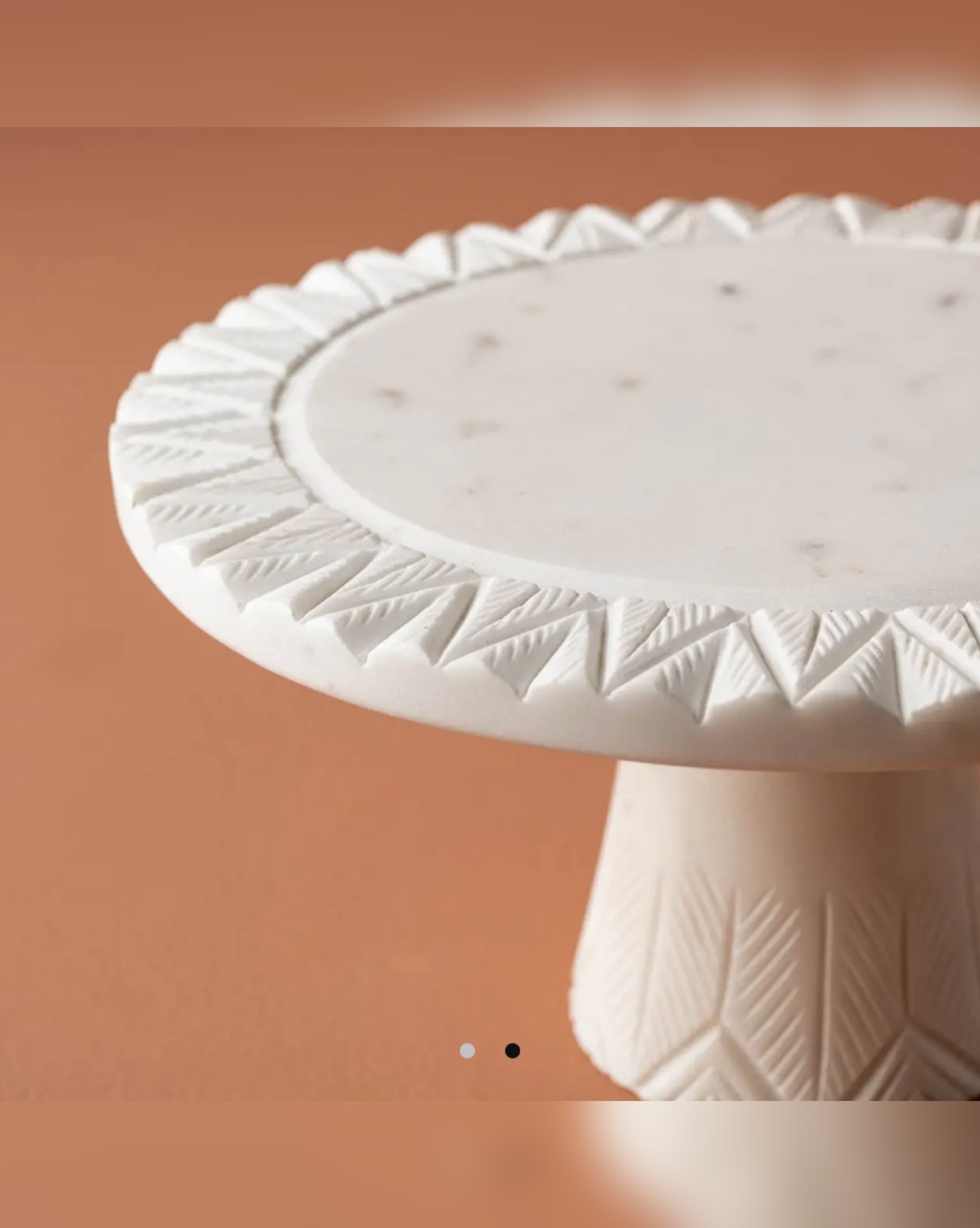 Engraved White Marble Cake Stand Héas