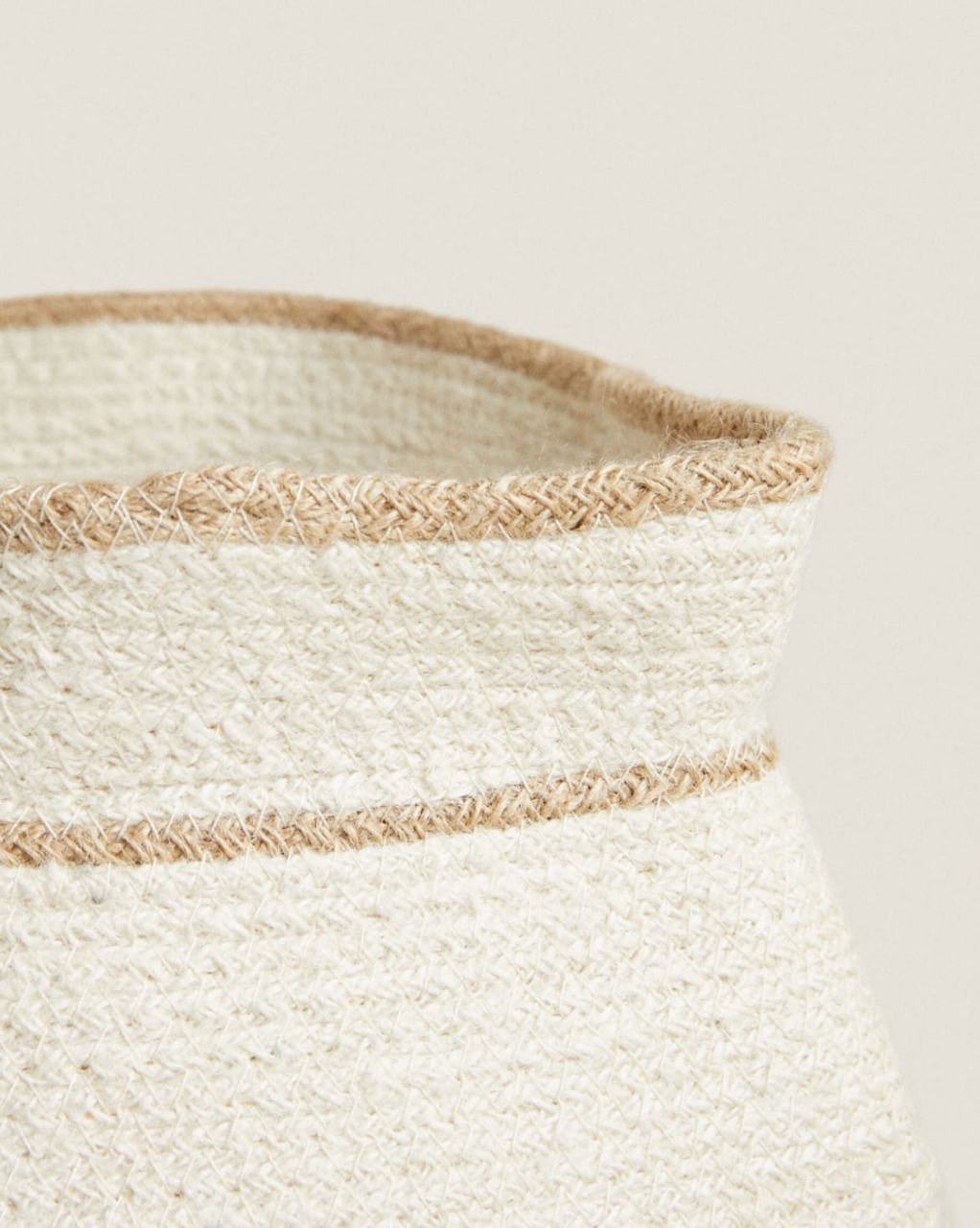 Round Woven Basket (Medium)