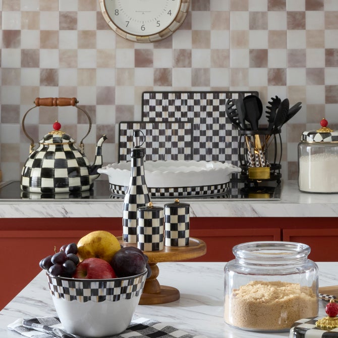 Courtly Check Everyday Oval Baker