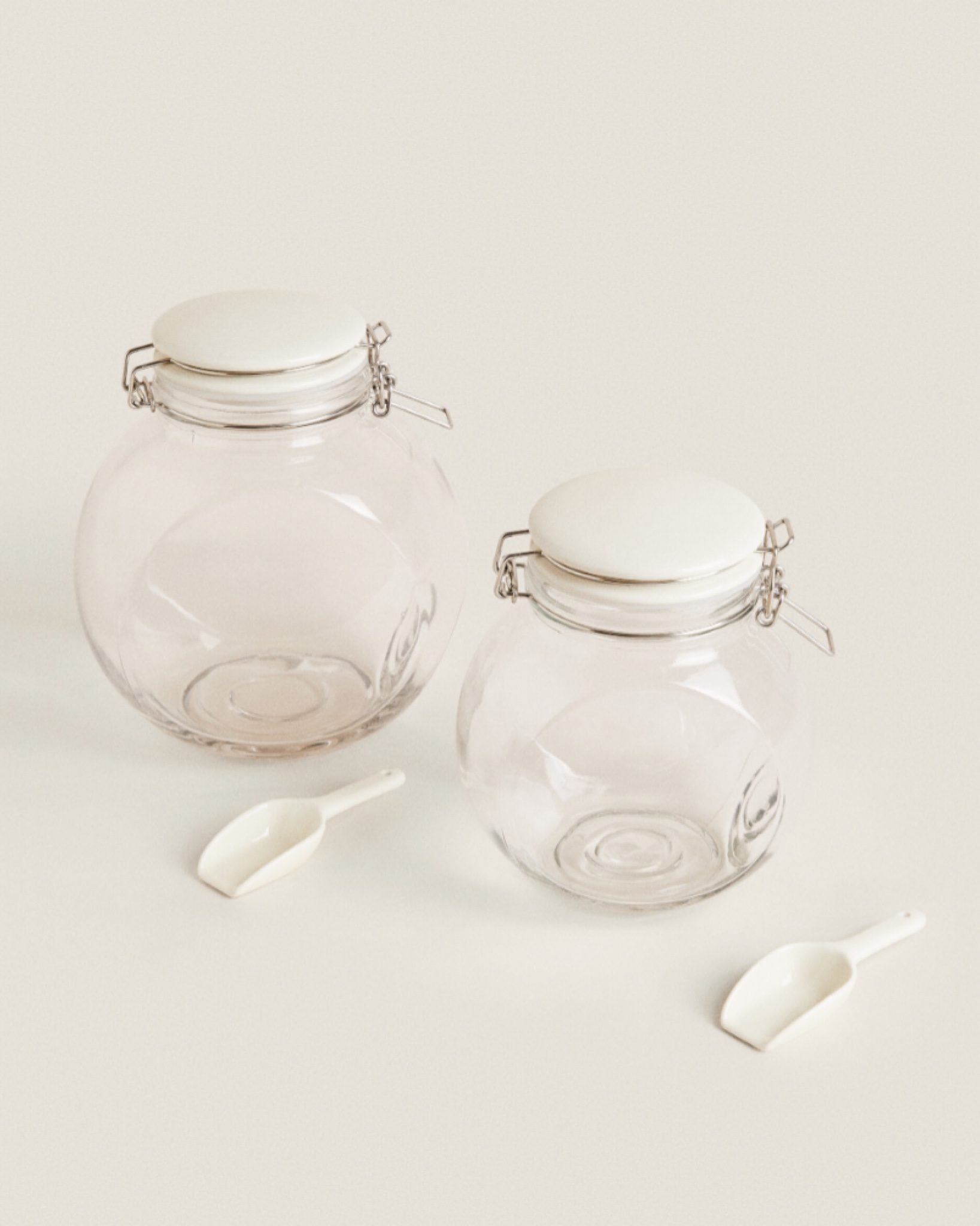 Glass and Ceramic Jar with scoop (Medium)