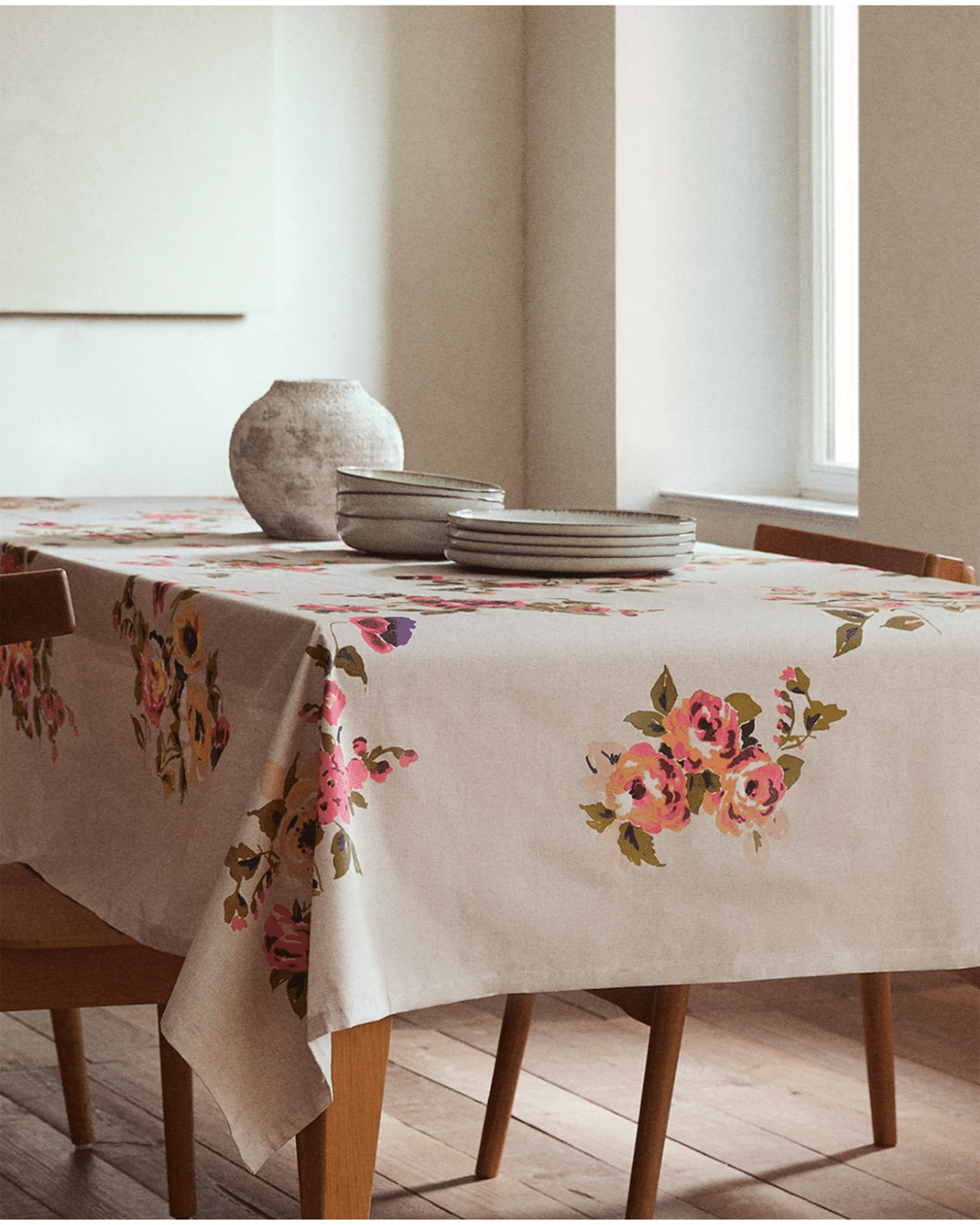 Floral Water Resistant Tablecloth (Round 180cm)
