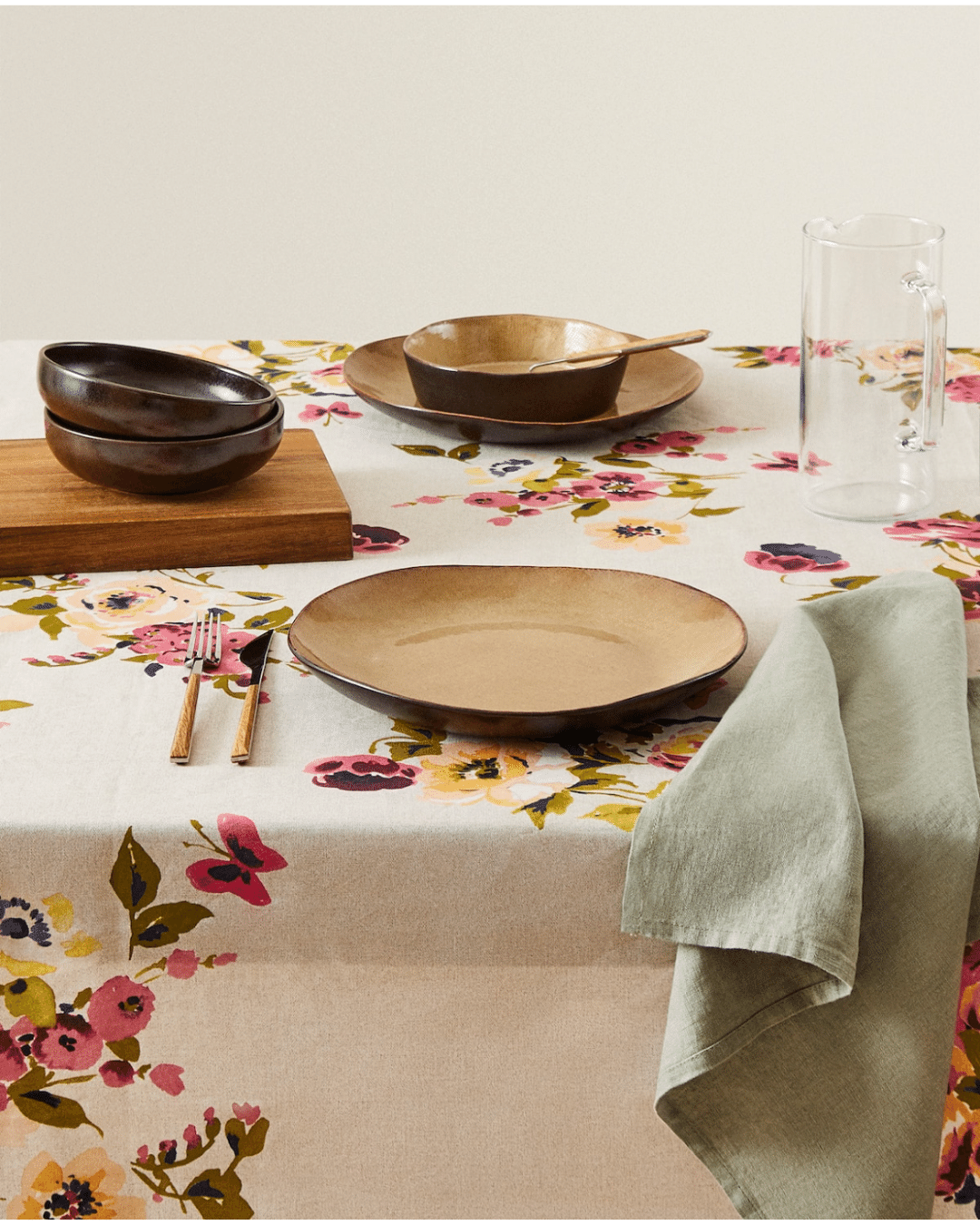 Floral Water Resistant Tablecloth (Round 180cm)