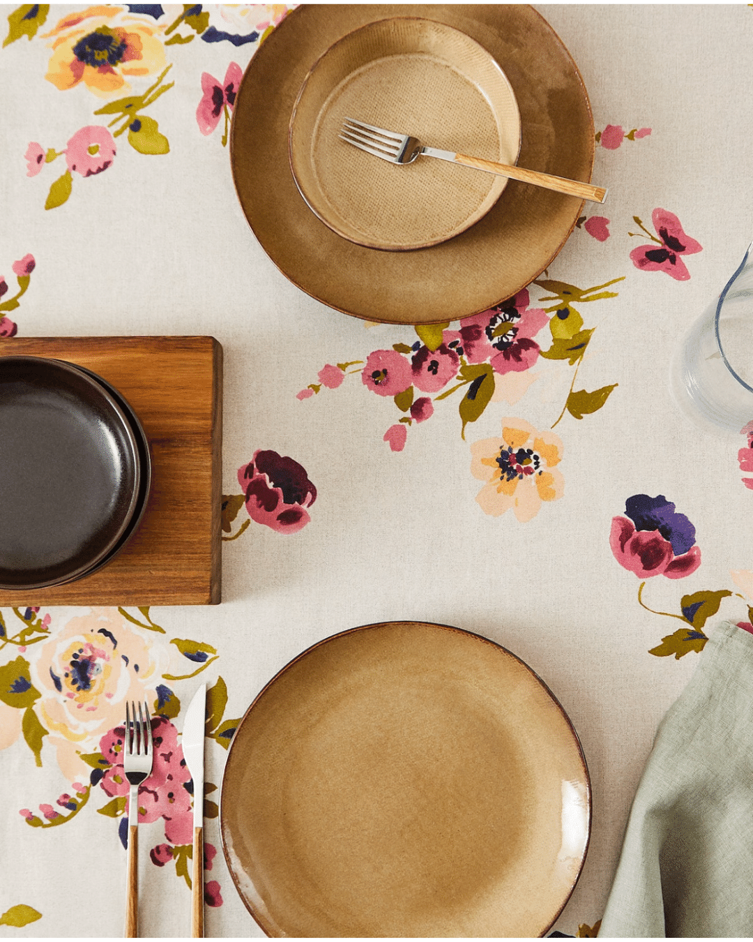 Floral Water Resistant Tablecloth (Round 180cm)