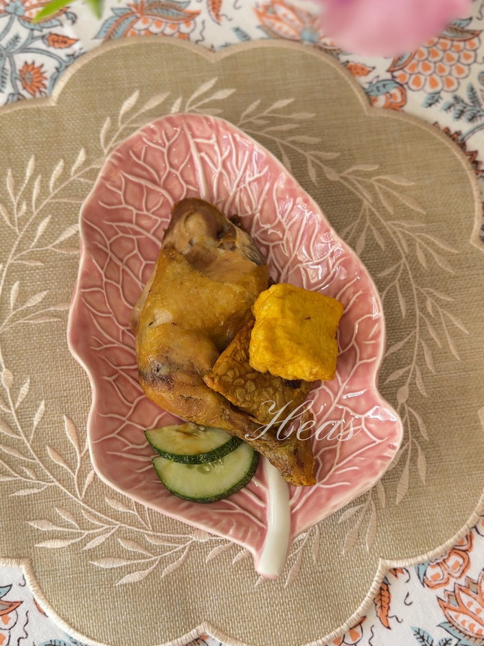 Pink Cabbage Leaf Plate Small 25cm