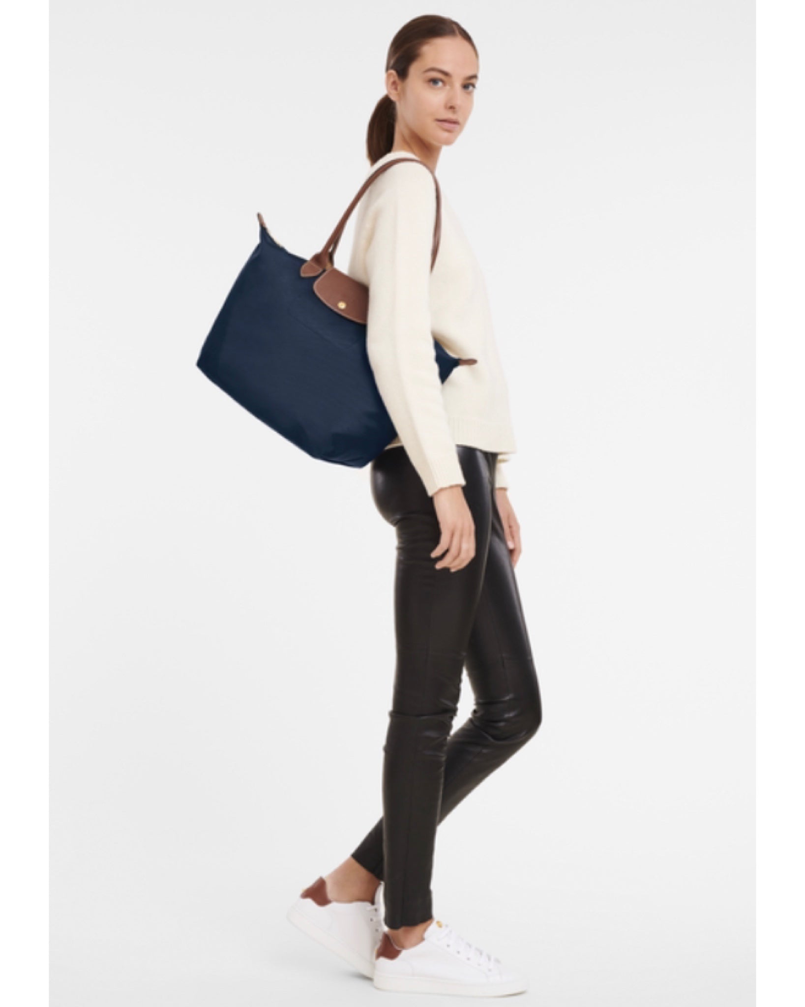 Le Pliage Classic Long Handle in Navy (Medium / Large)