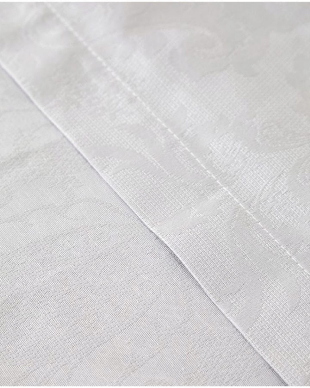 Cotton Jacquard Tablecloth in Light Grey (Round 165cm)