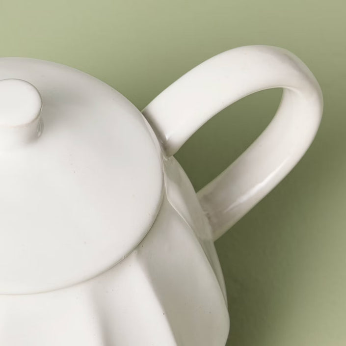 25 fl oz Stoneware Teapot Sour Cream