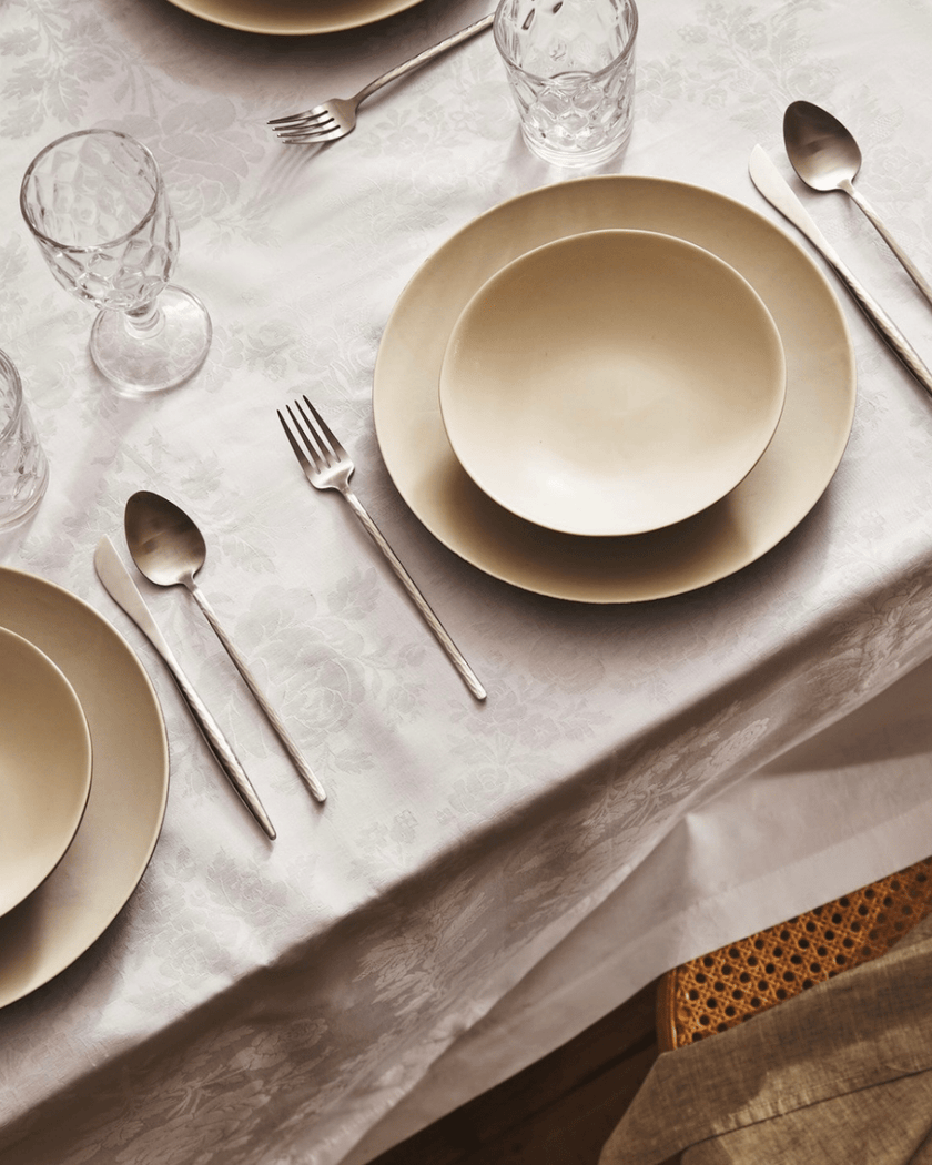 Cotton Jacquard Tablecloth in White (Round 165cm)