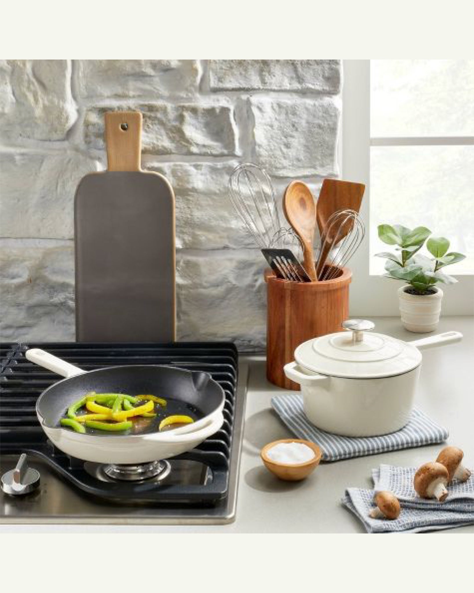 Enamelled Cast Iron Saucepan Sour Cream 1.9 Litres