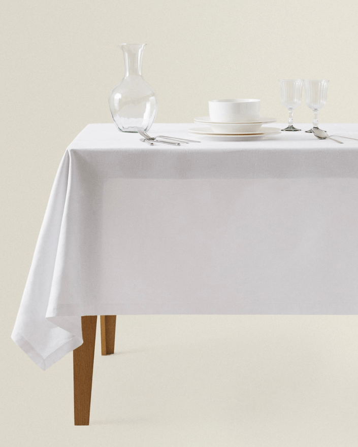 Cotton Jacquard Tablecloth in White (Round 165cm)