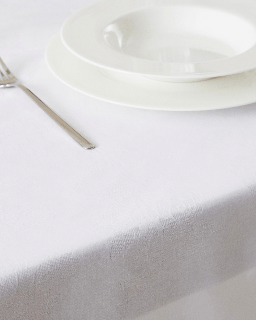 Cotton Jacquard Tablecloth in White (Round 165cm)