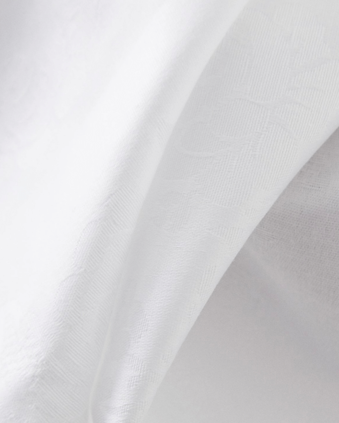 Cotton Jacquard Tablecloth in White (Round 165cm)
