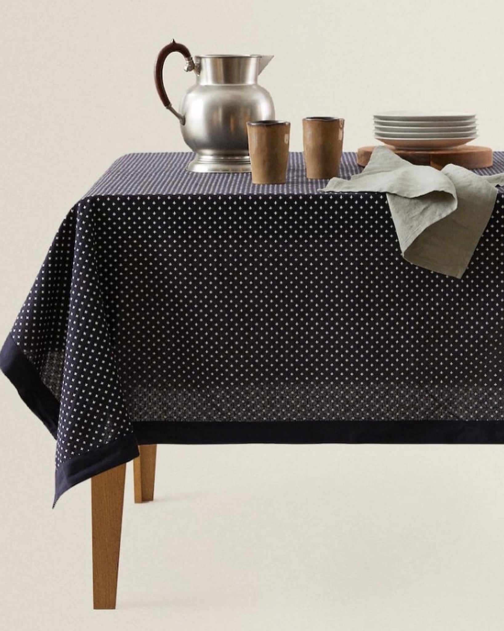 Embroidered Mini Cross-Stitched Tablecloth (6-8 pax) – HÉAS