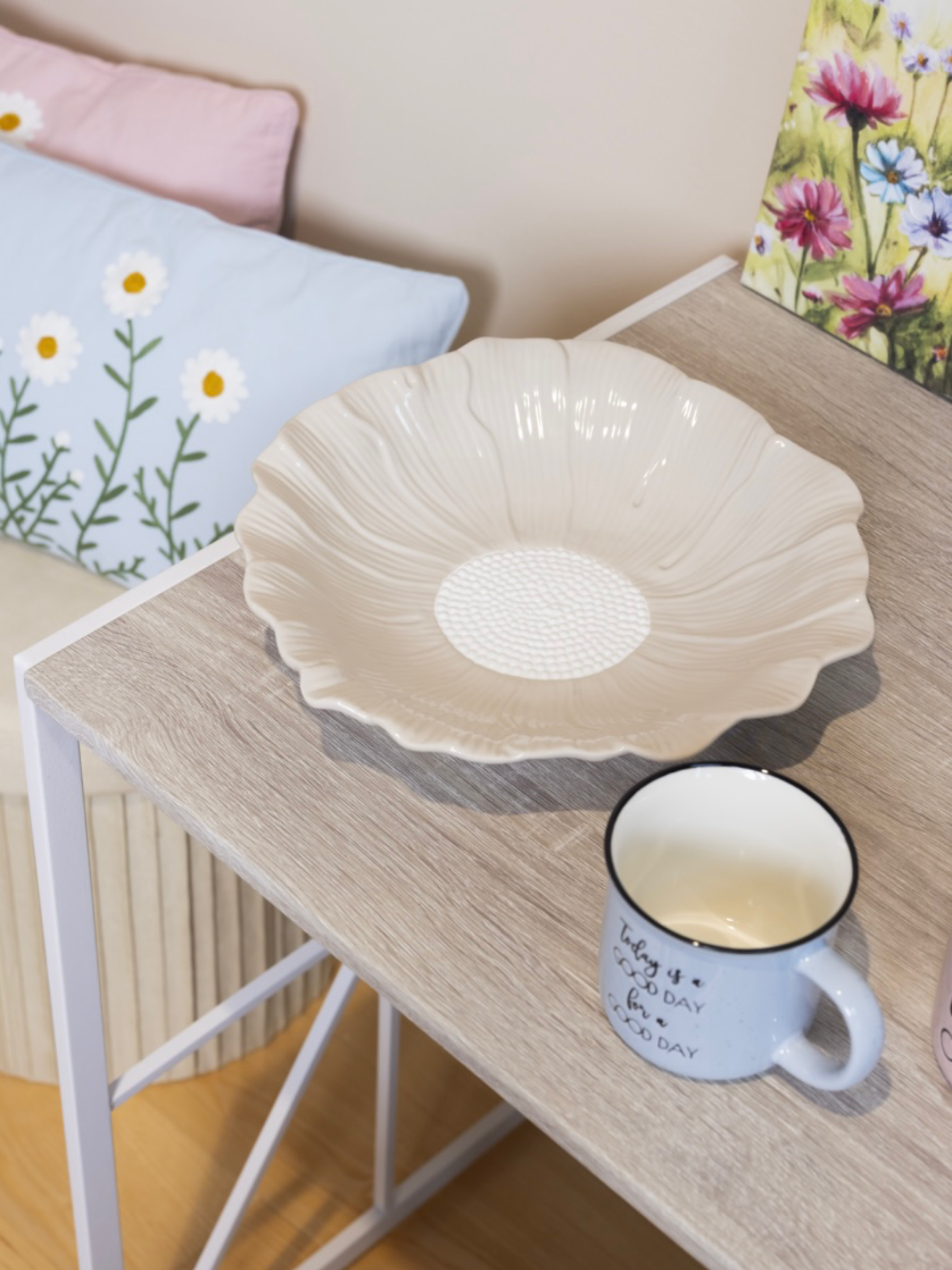 Pastel Plate Petals Deep Serving Dish 30cm (Soft Beige, Sunflower Yellow, Ruby Berry)