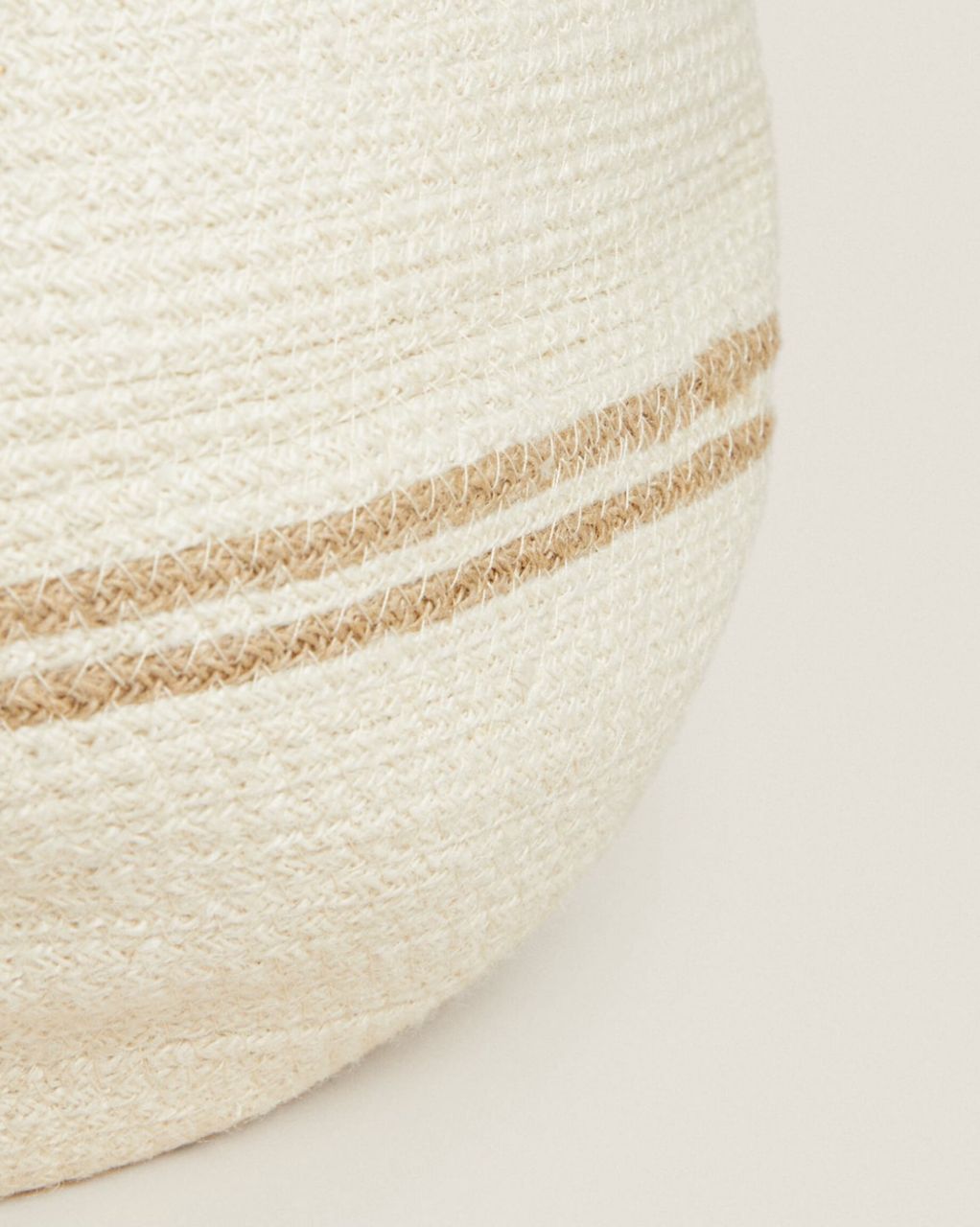 Round Woven Basket (Medium)