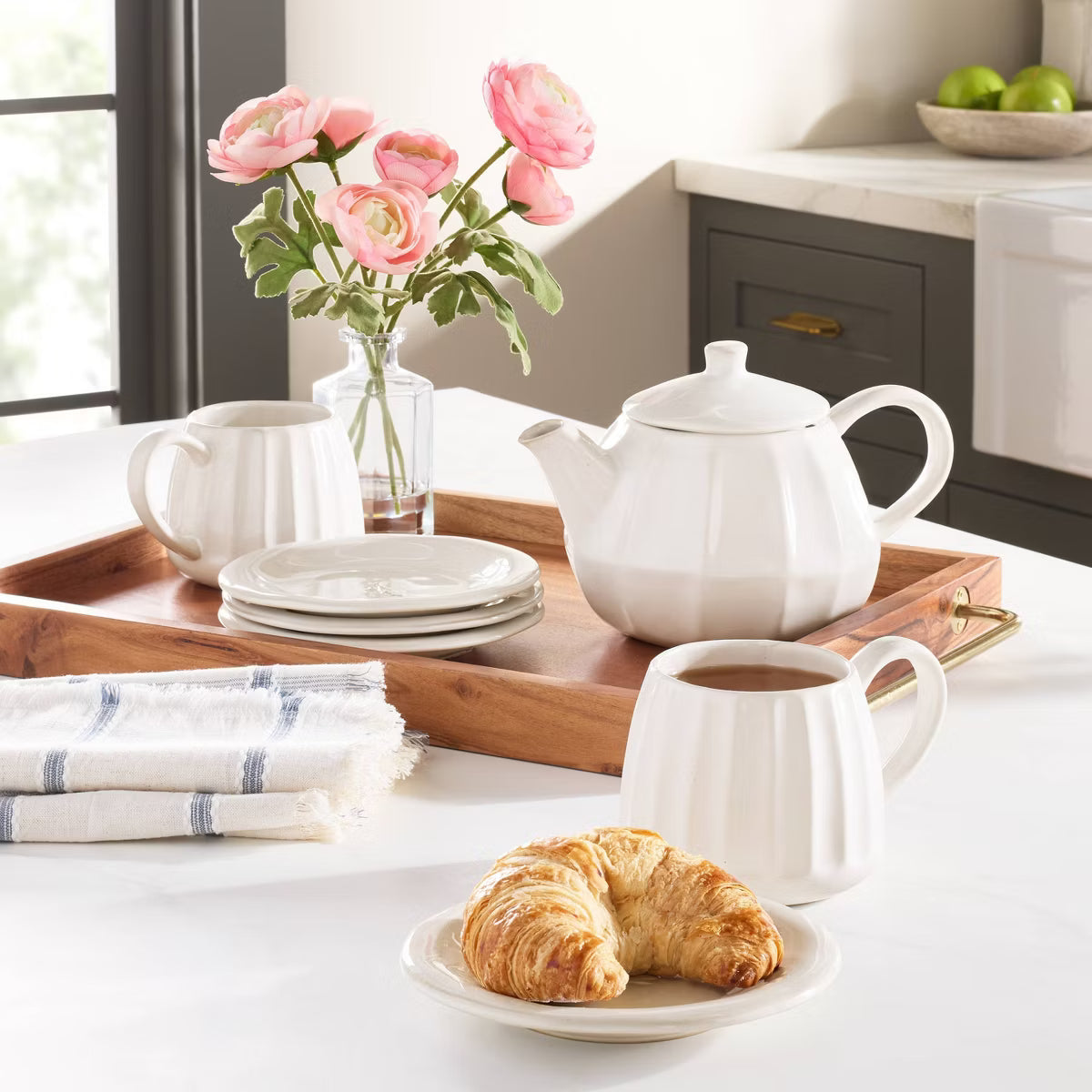 25 fl oz Stoneware Teapot Sour Cream