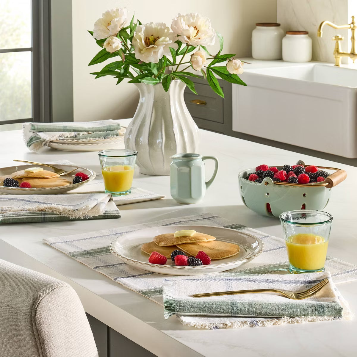 Stoneware Berry Serving Bowl with Handle