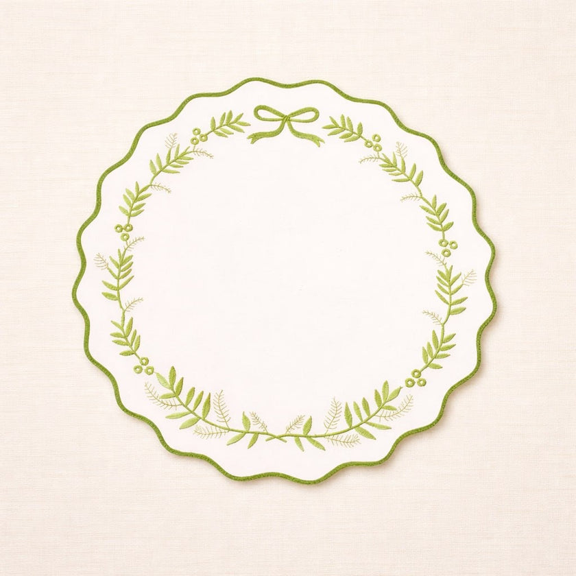 Embroidered Scallop Placemat – Bow Wreath 38cm