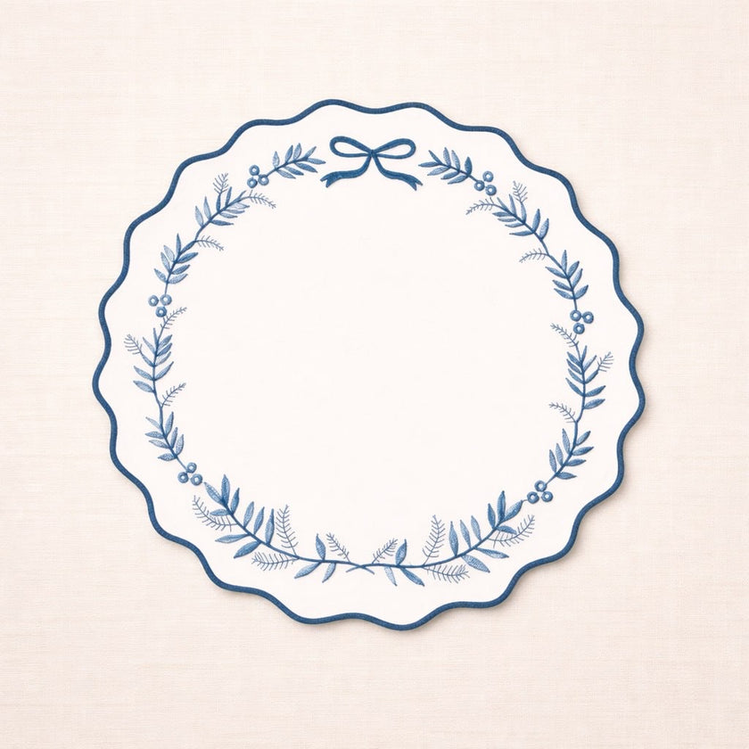 Embroidered Scallop Placemat – Bow Wreath 38cm