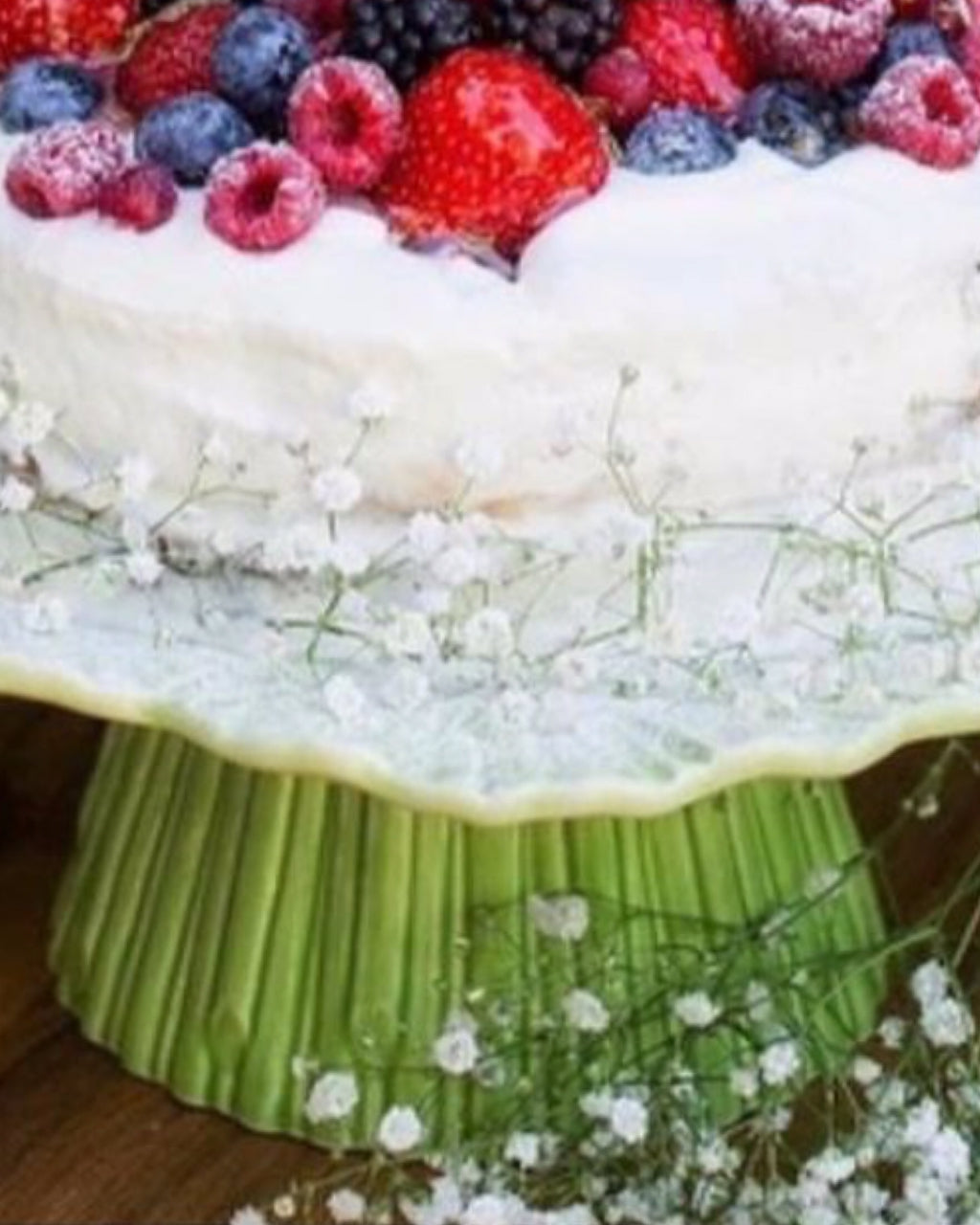 Maria Flor Cosmos Cake Stand