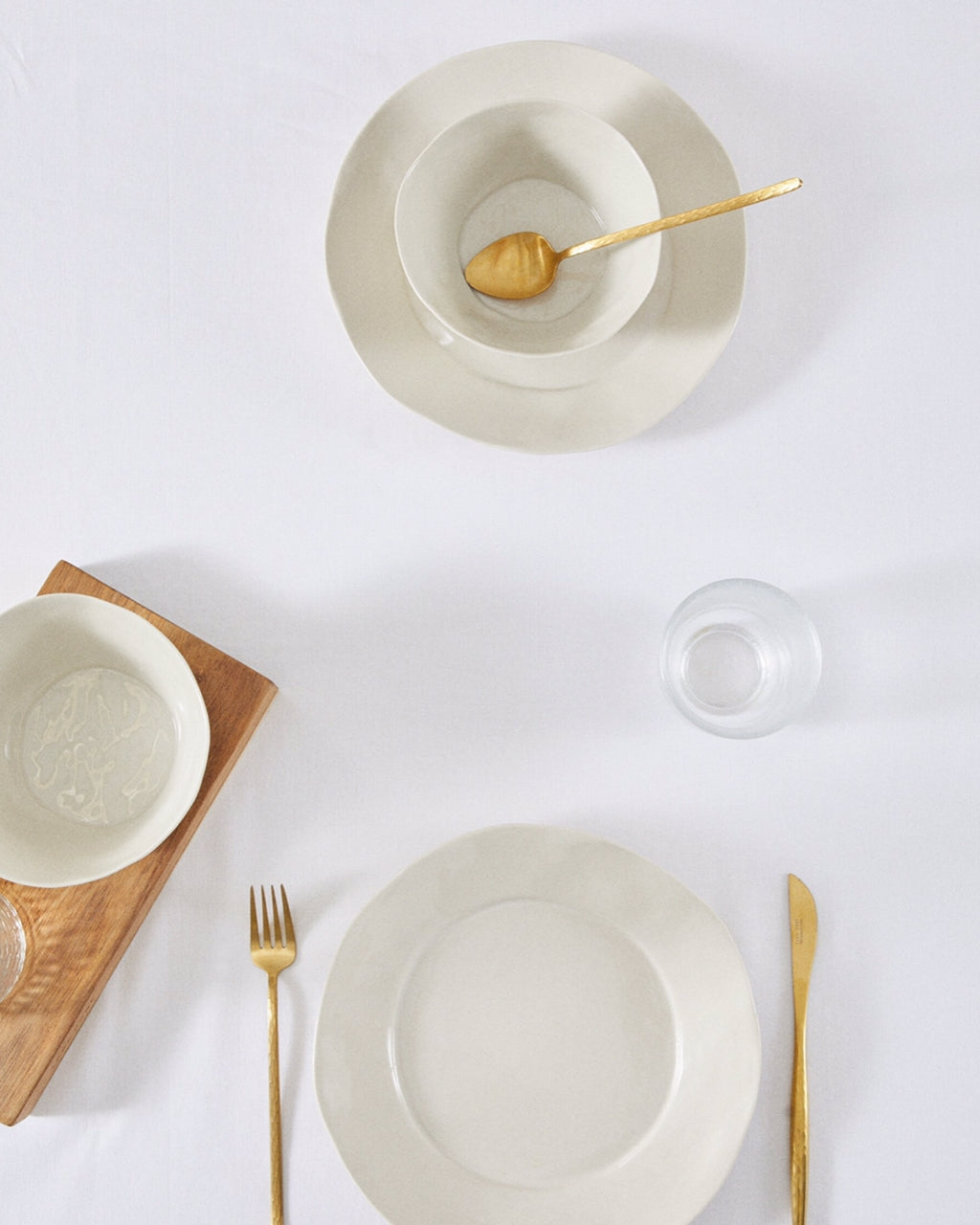 Floral Print Tablecloth in White (Round 180cm)