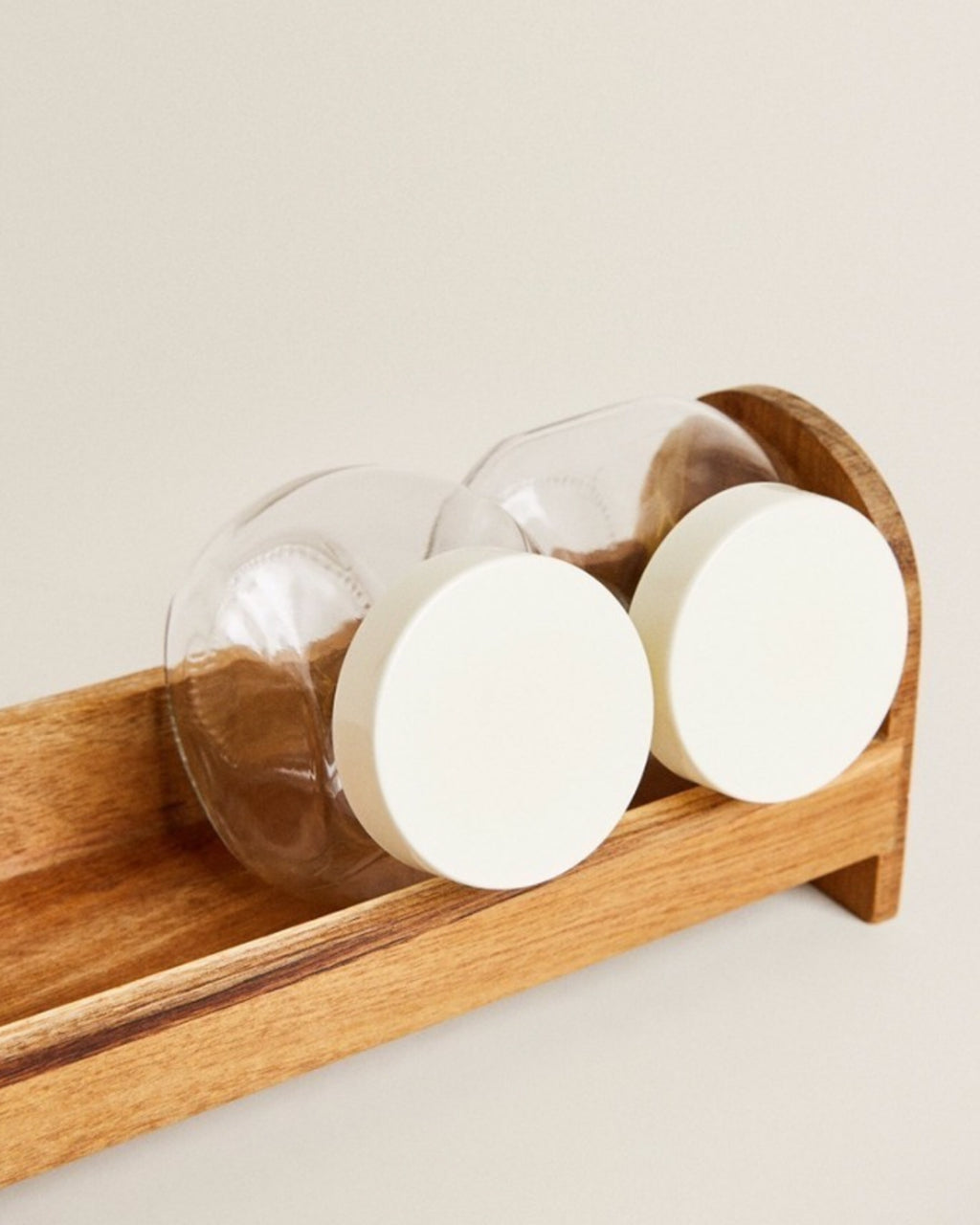 Set of 4 Spice Jars With Wooden Stand