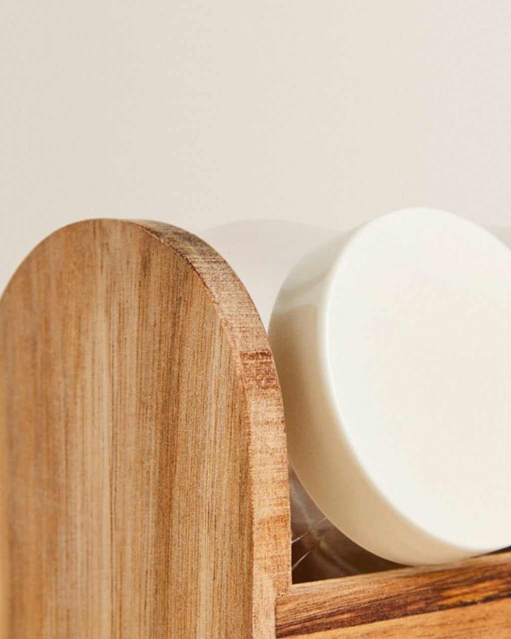 Set of 4 Spice Jars With Wooden Stand