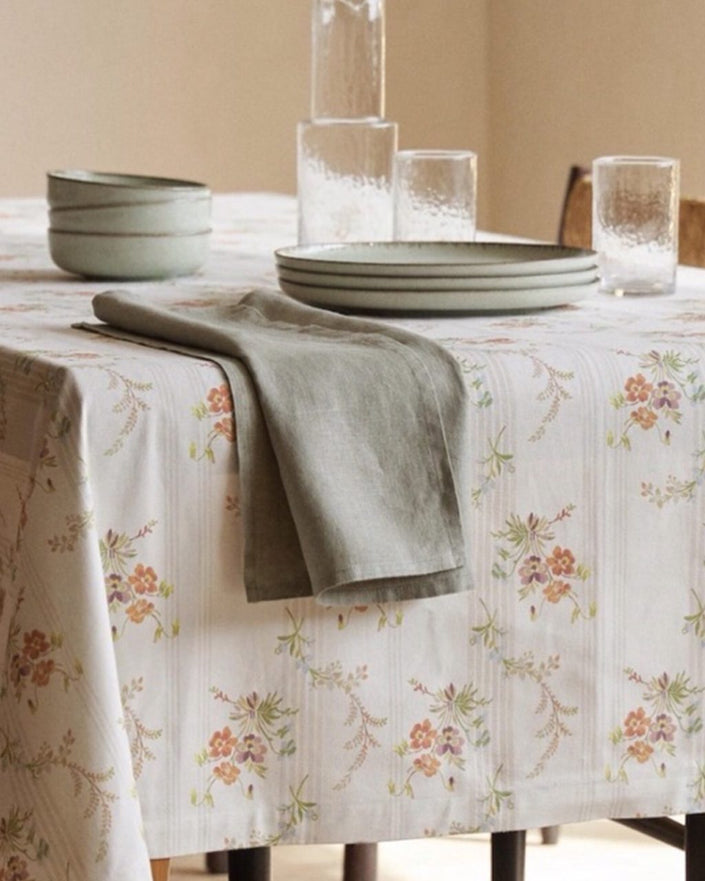 Floral White Floral Tablecloth (6-8 pax | Round)