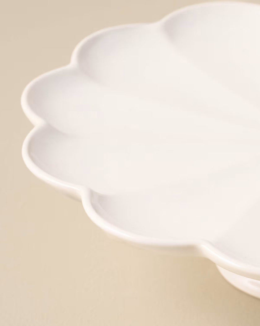 Cream Scalloped Cake Stand