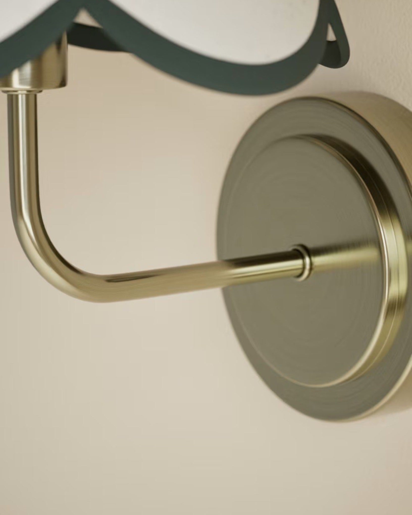 Kirsten Scallop Wall Light