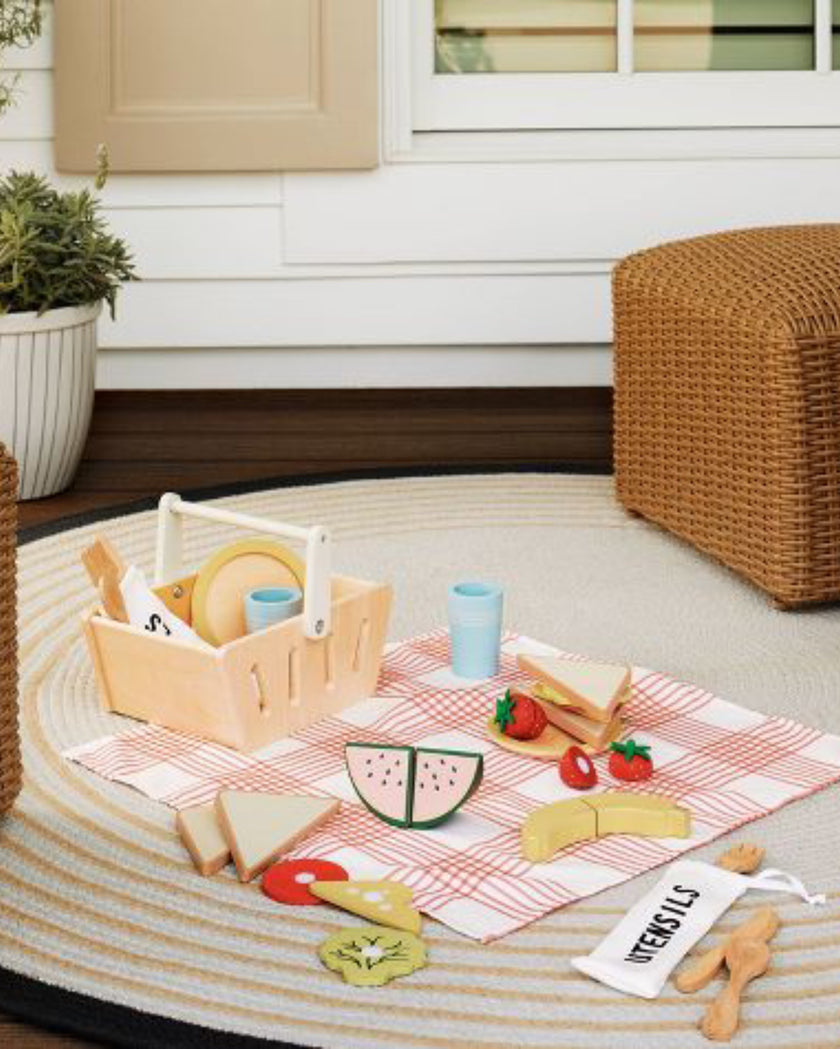 32 pieces Toy Picnic Basket Playset