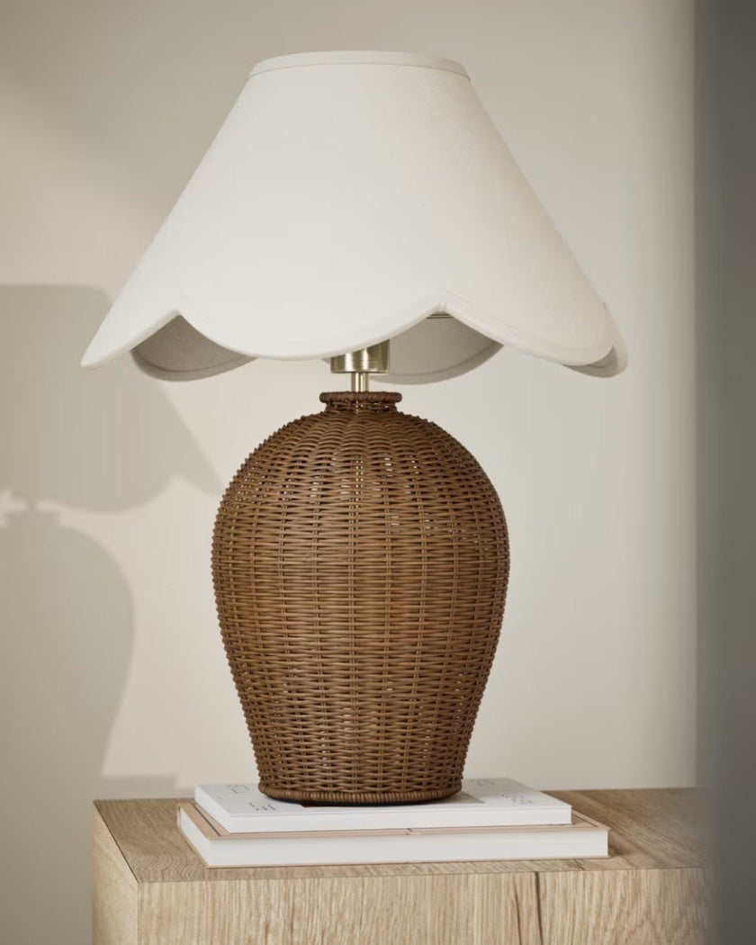 Serena Wicker Scallop Shade Table Lamp