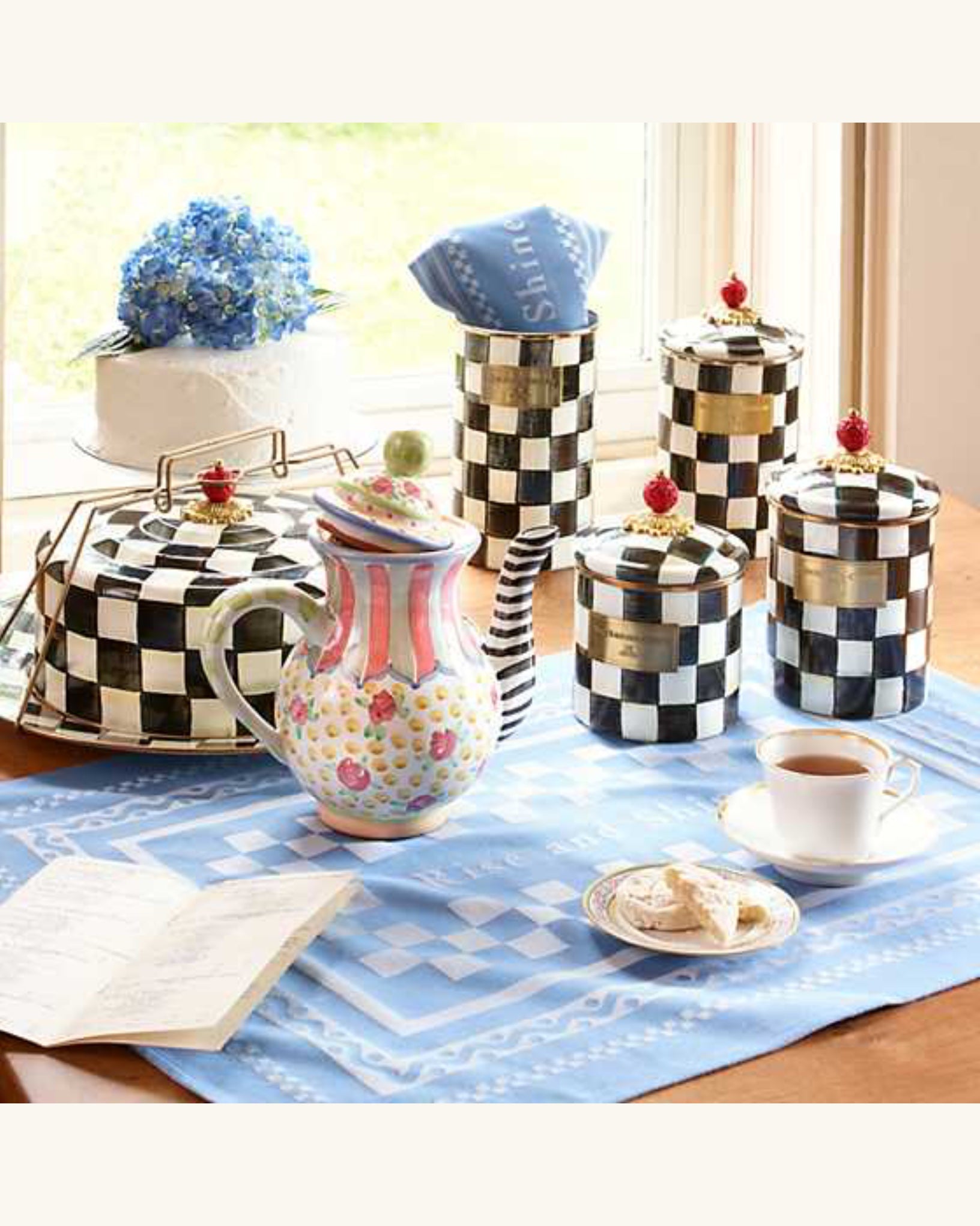 Courtly Check Cake Carrier