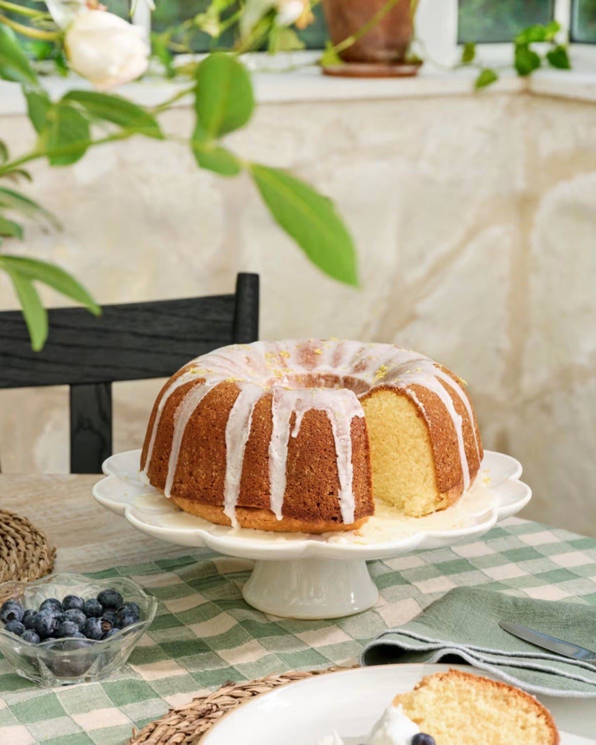 Cream Scalloped Cake Stand