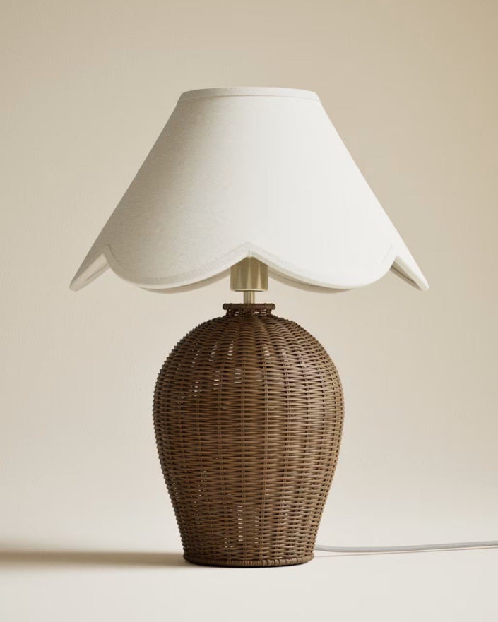 Serena Wicker Scallop Shade Table Lamp