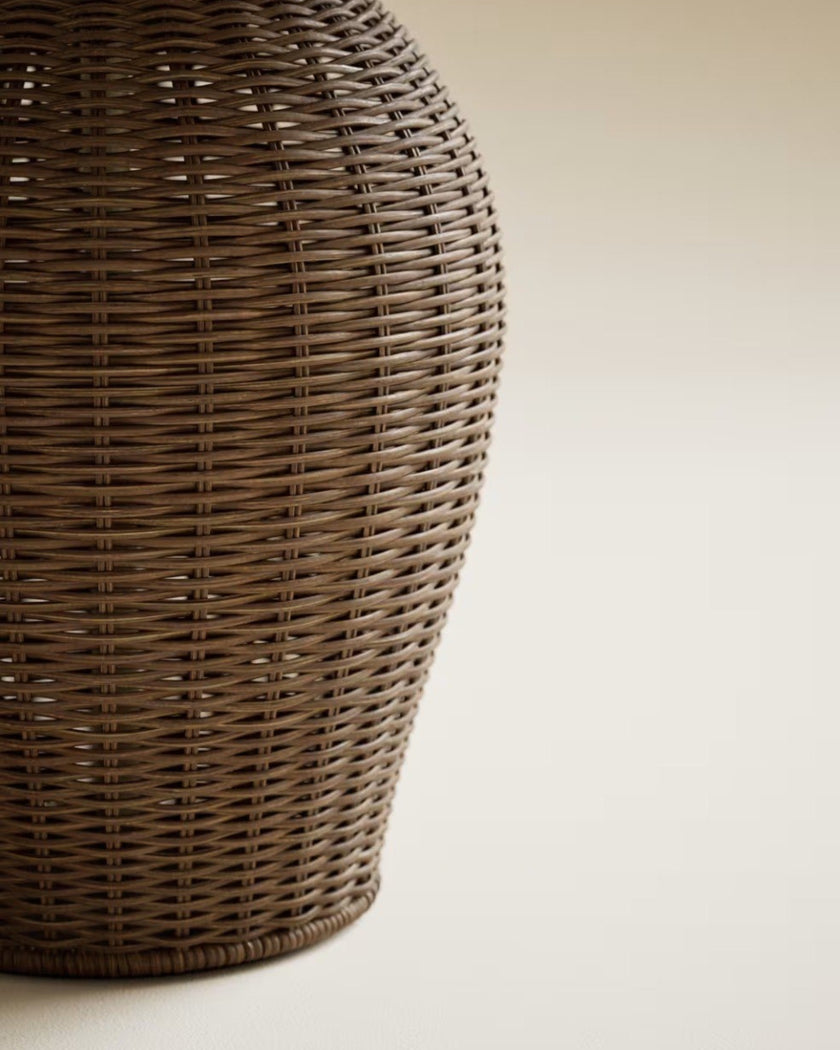 Serena Wicker Scallop Shade Table Lamp