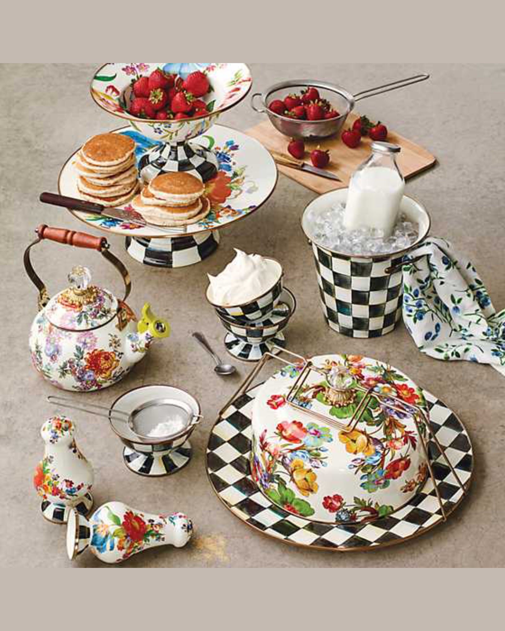 White Flower Market Cake Carrier