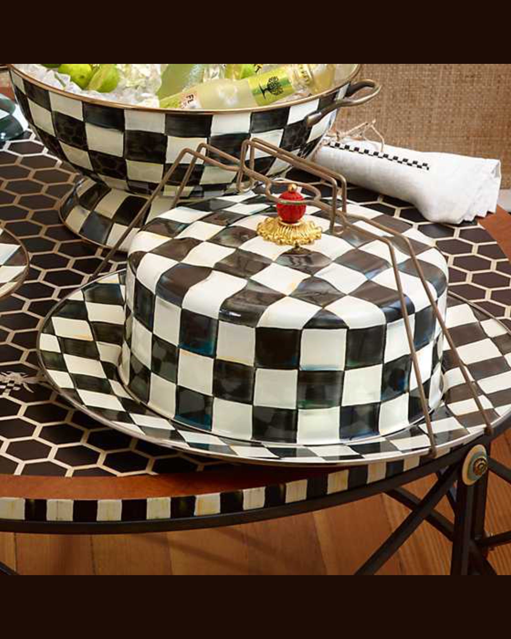 Courtly Check Cake Carrier