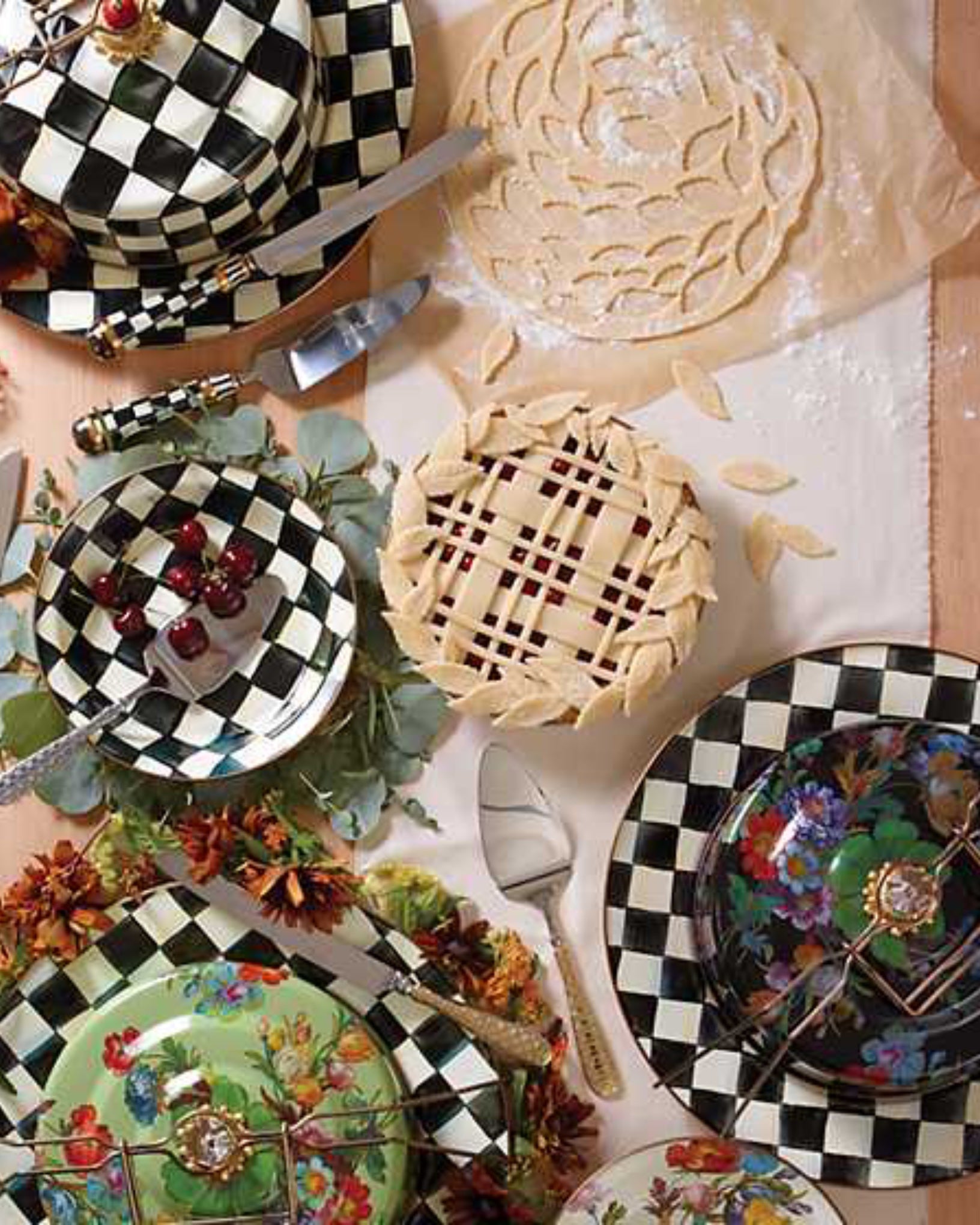 Courtly Check Cake Carrier