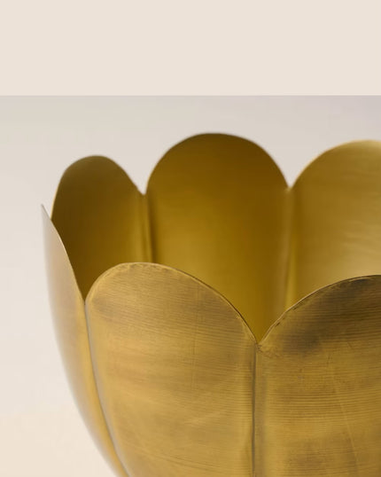 Daisy Gold Scalloped Planter