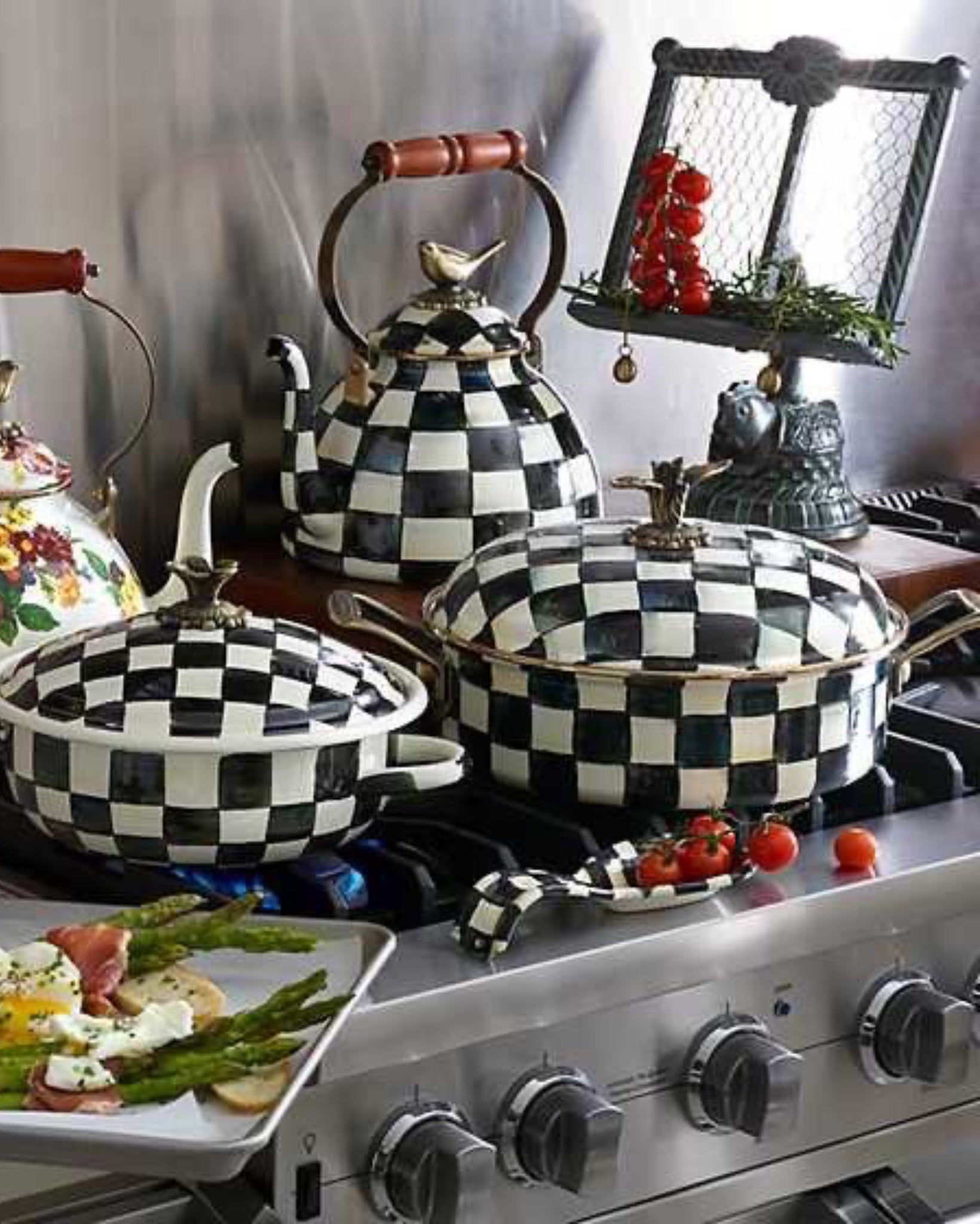 Courtly Check Enamel Casserole 5QT