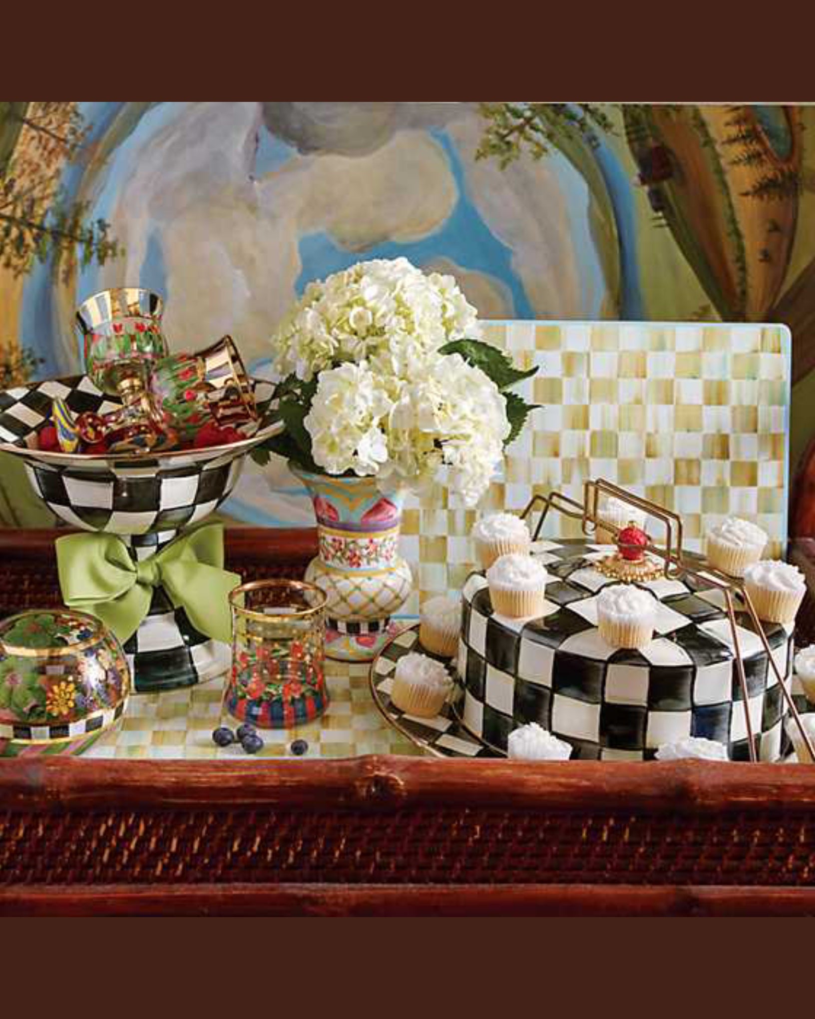 Courtly Check Cake Carrier