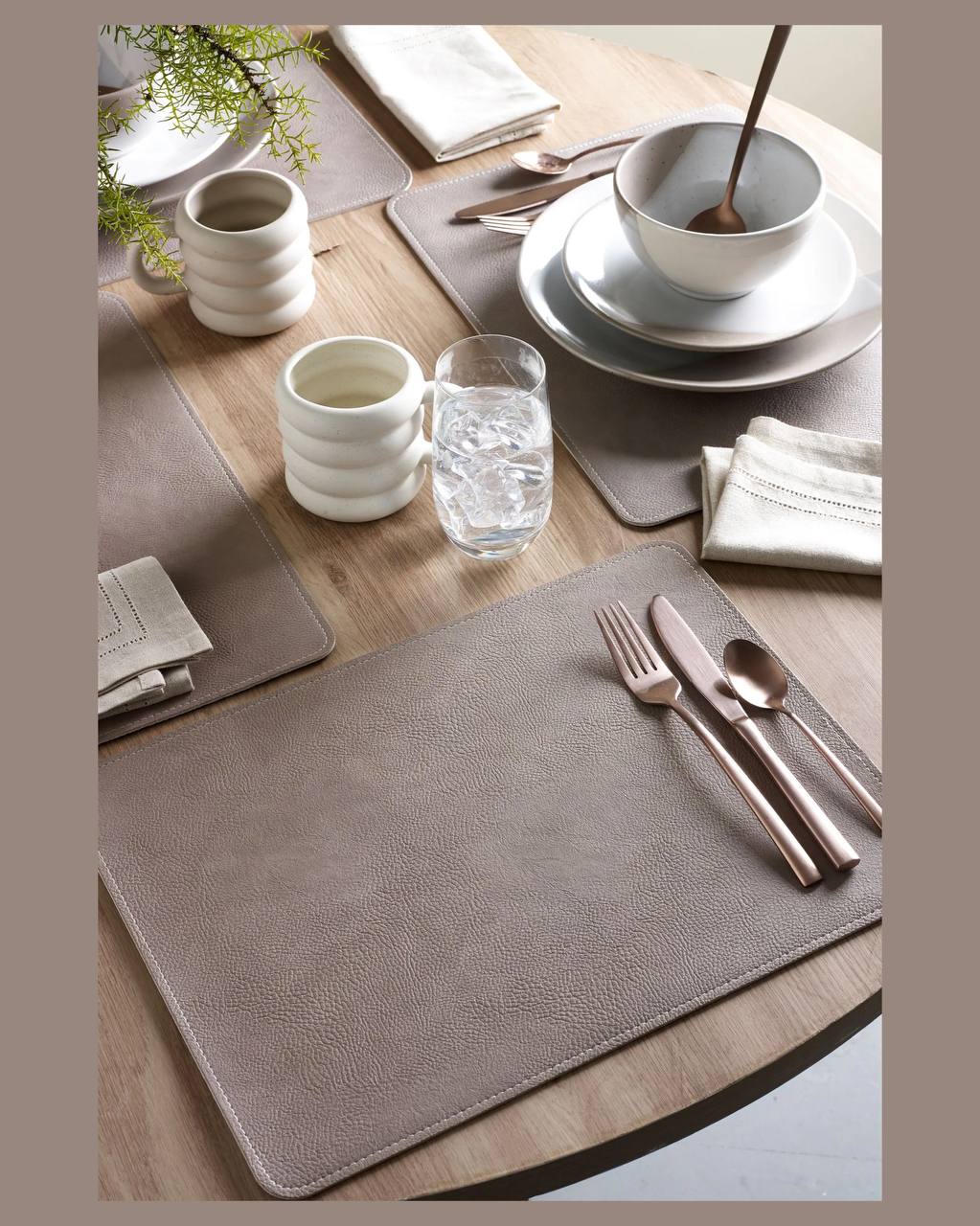 Set of 4/8 Faux Leather Placemats
