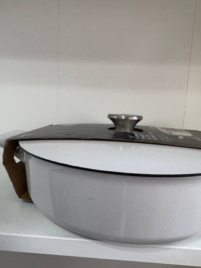 [imperfect] Cast aluminium shallow 4.5 litre casserole dish (3)