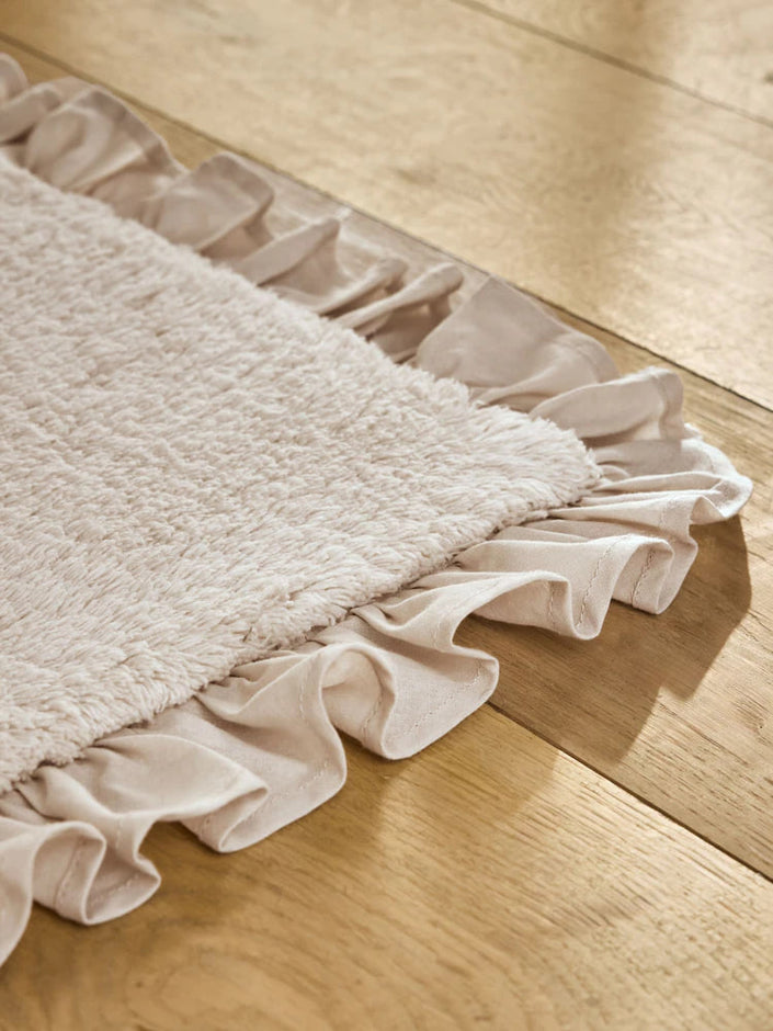 Natural Frill Bath Mat (Soft Beige)