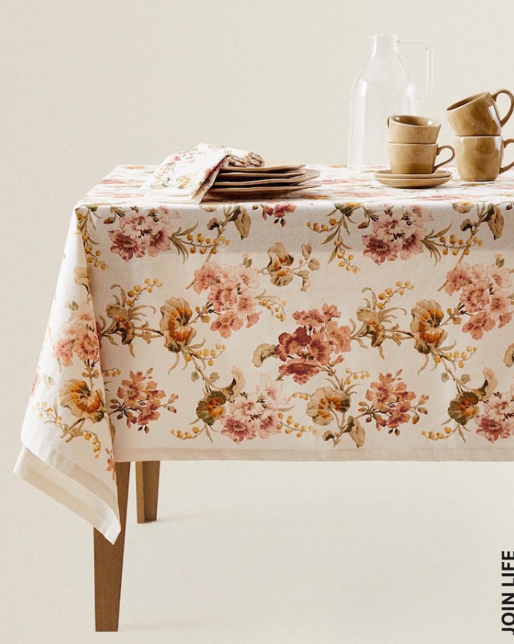 Watercolour Floral Design Tablecloth - Héas