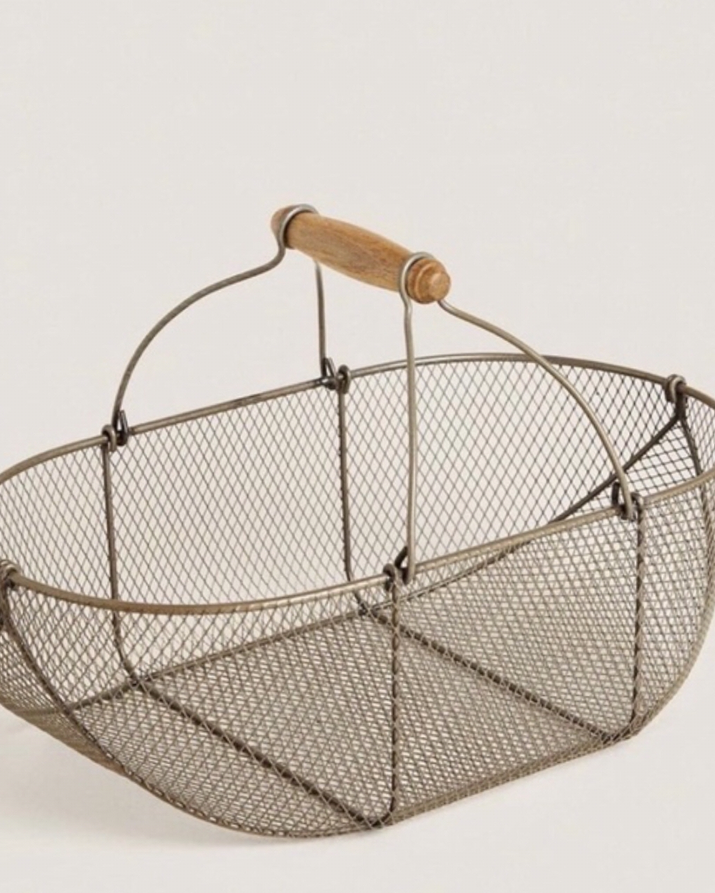 Large Mesh Basket With Wooden Handle - Héas